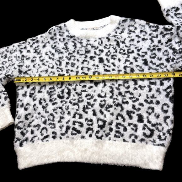 Mi Ami Women’s Ivory Snow Leopard Fuzzy Cropped Nylon Viscose Sweater Size Large - Picture 5 of 8